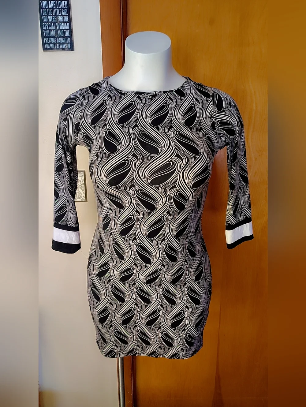 𝕄𝕀ℂℍ𝔸𝔼𝕃 𝕂𝕆ℝ𝕊 𝕄𝕆𝔻 ℙ𝔸𝕀𝕊𝕃𝔼𝕐 𝕊ℍ𝔼𝔸𝕋ℍ - Picture 3 of 6